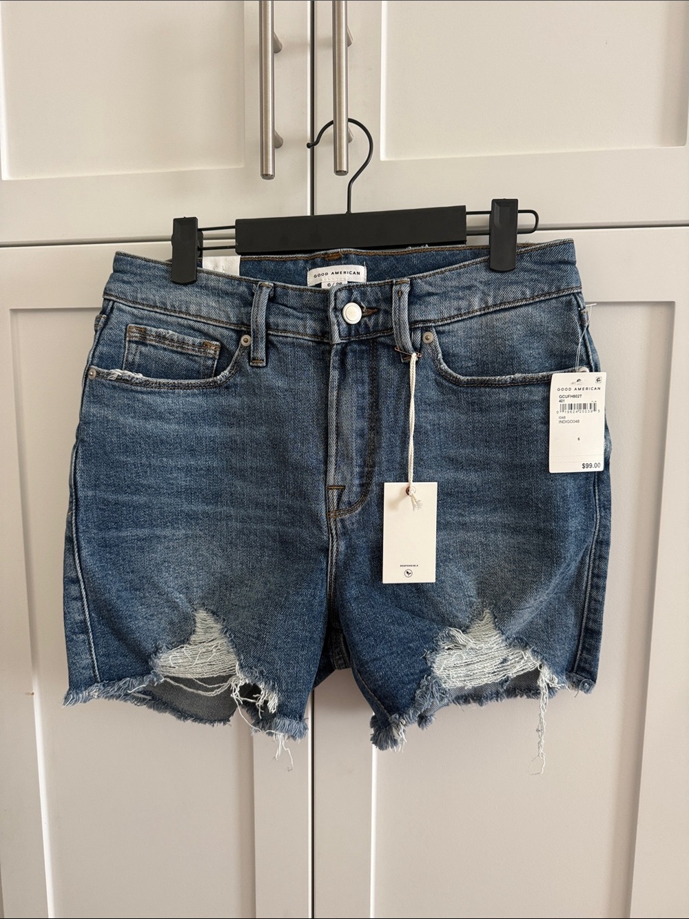 BNWT Good American Women's Distressed Denim Shorts - 6/28 Blue
